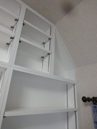 逆境を跳ね返す間仕切り本棚! 逆境を跳ね返す間仕切り本棚!